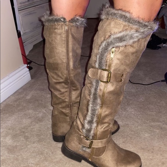 Knee high tanned boots - Picture 2 of 3